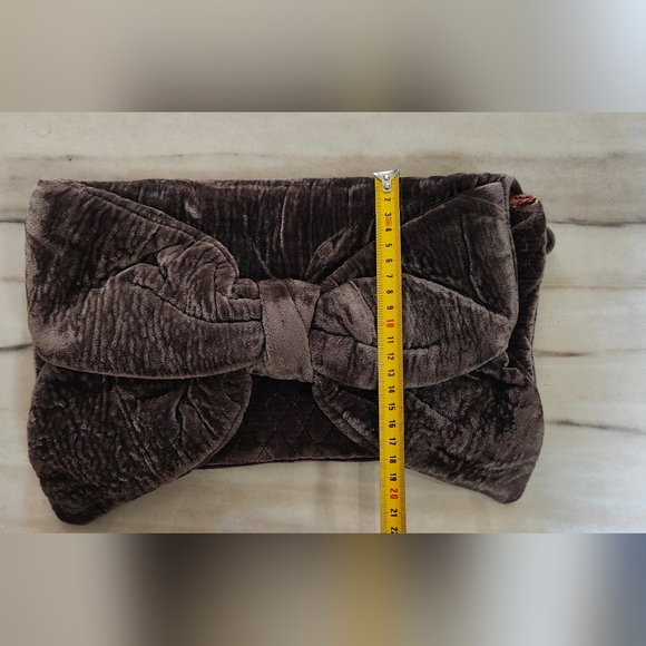 Juicy Couture Brown Gray Velour Bow Clutch - Picture 7 of 7
